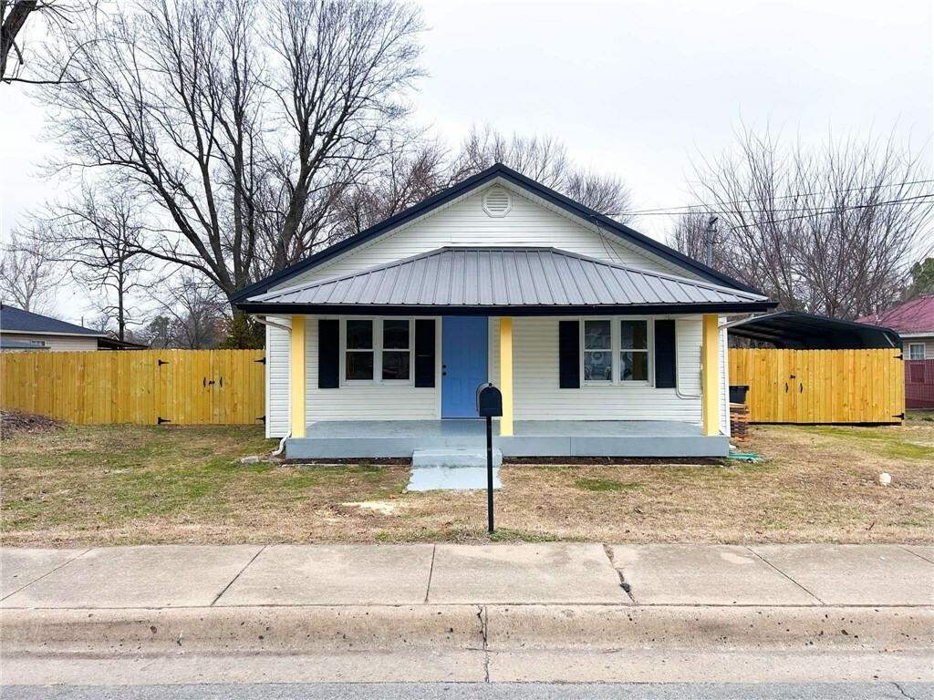 Property Photo:  314 Ewalt Avenue  AR 72764 