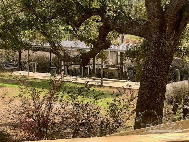 Property Photo: 12535 Ophelia Dr FL 32506