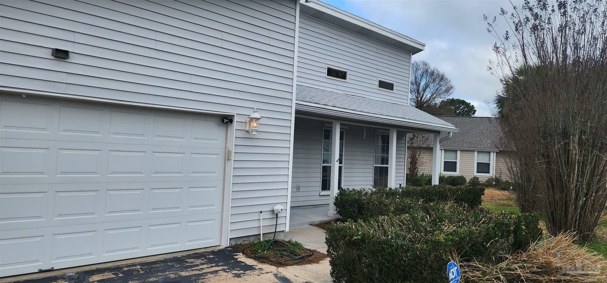 Property Photo: 2610 Tinosa Cir FL 32526