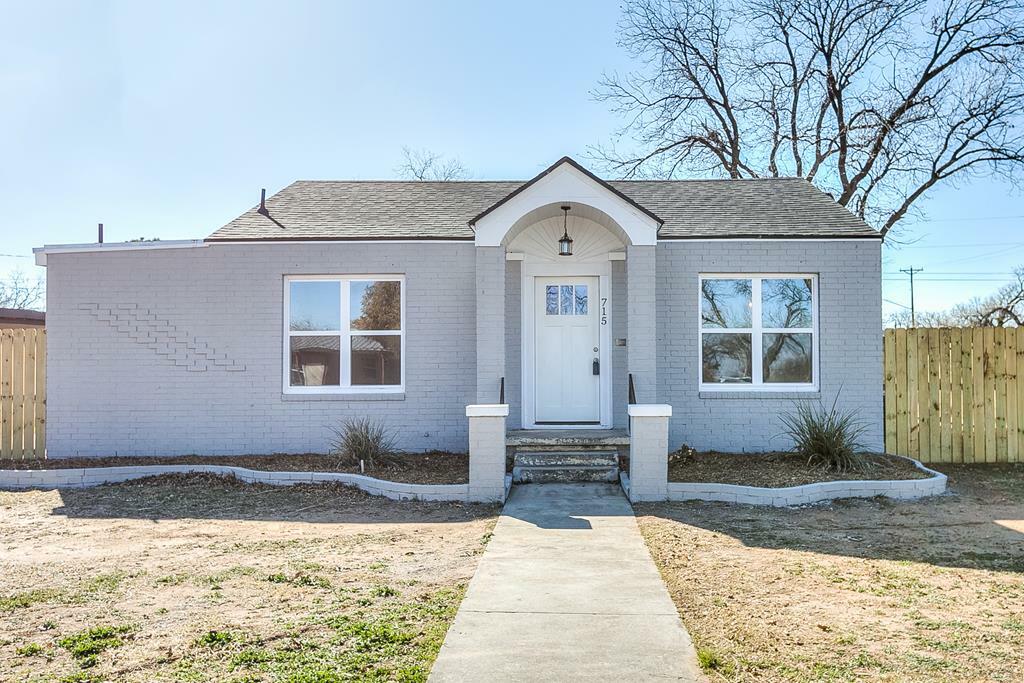 715 N Monroe St  San Angelo TX 76901 photo