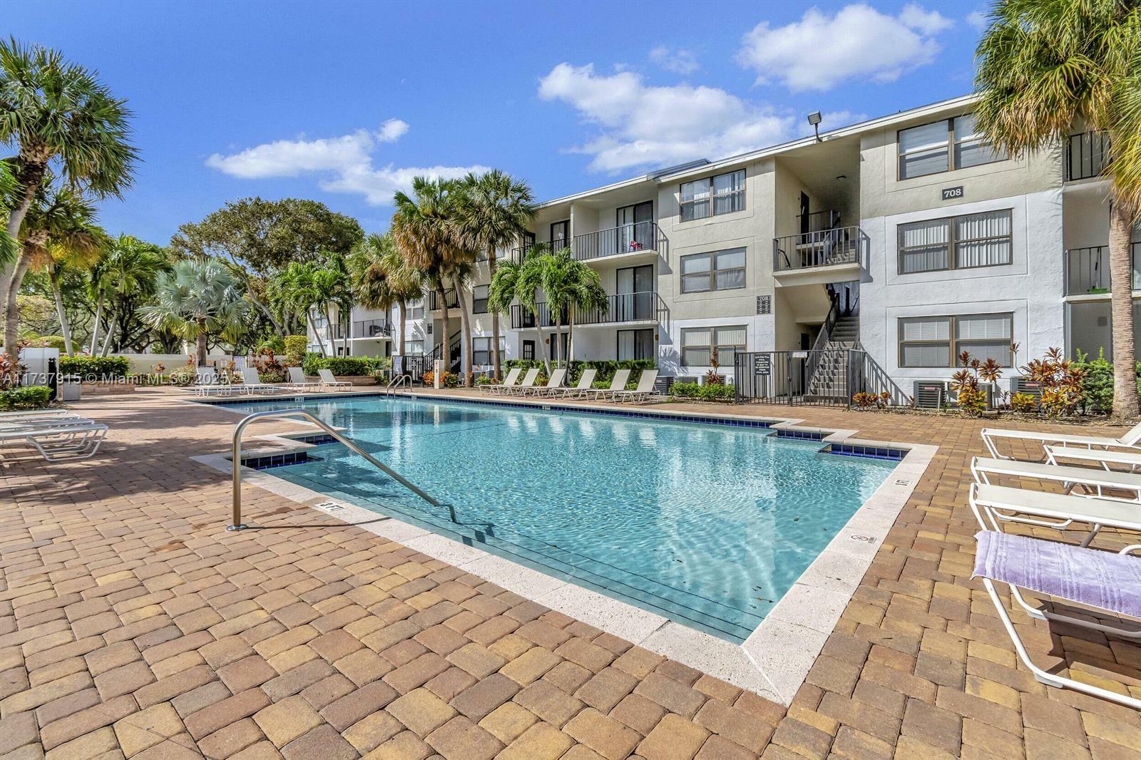 Property Photo:  752 Executive Center Dr 37  FL 33401 