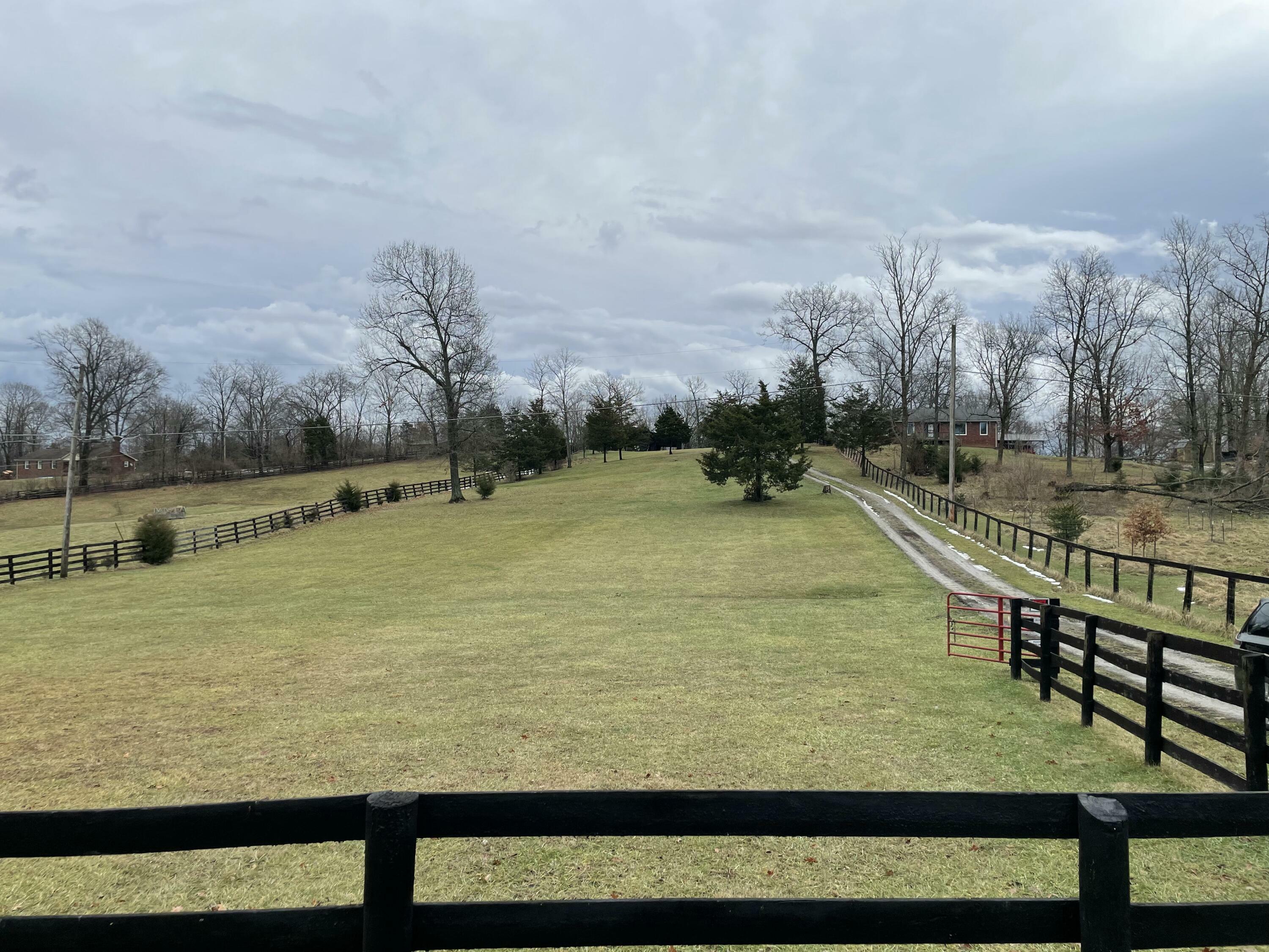 Property Photo:  1075 Hanley Lane  KY 40601 