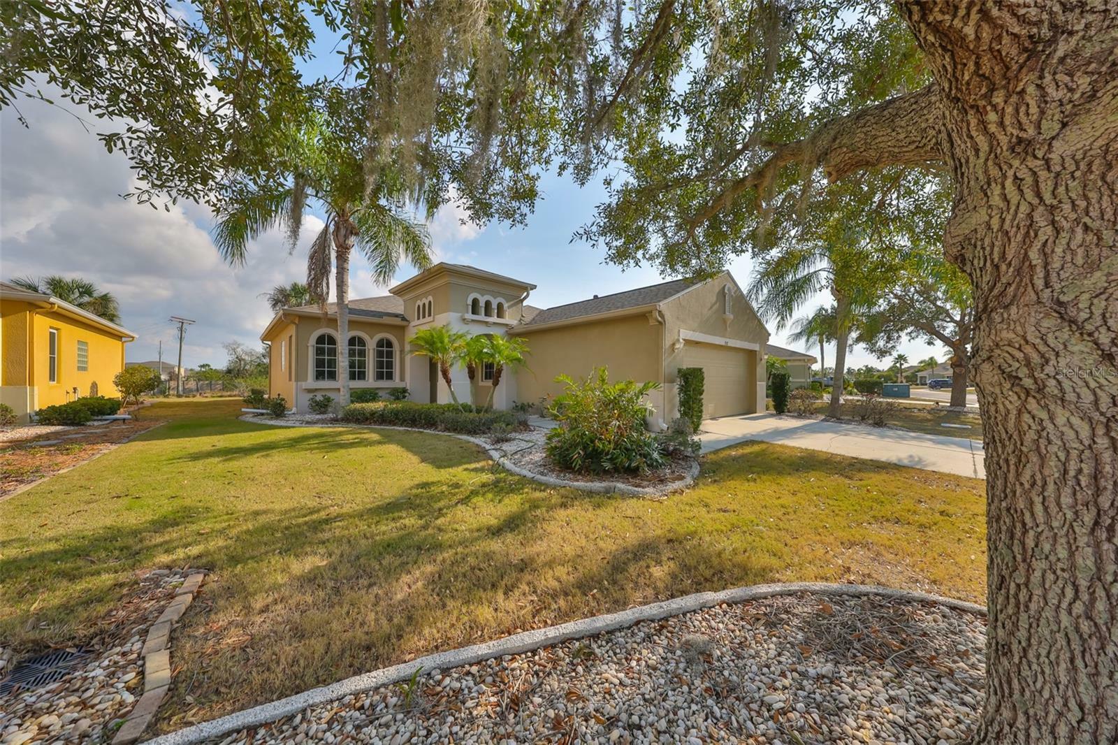 918 Regal Manor Way  Sun City Center FL 33573 photo