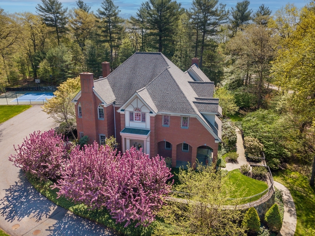Property Photo: 6 Stratford Way MA 01773