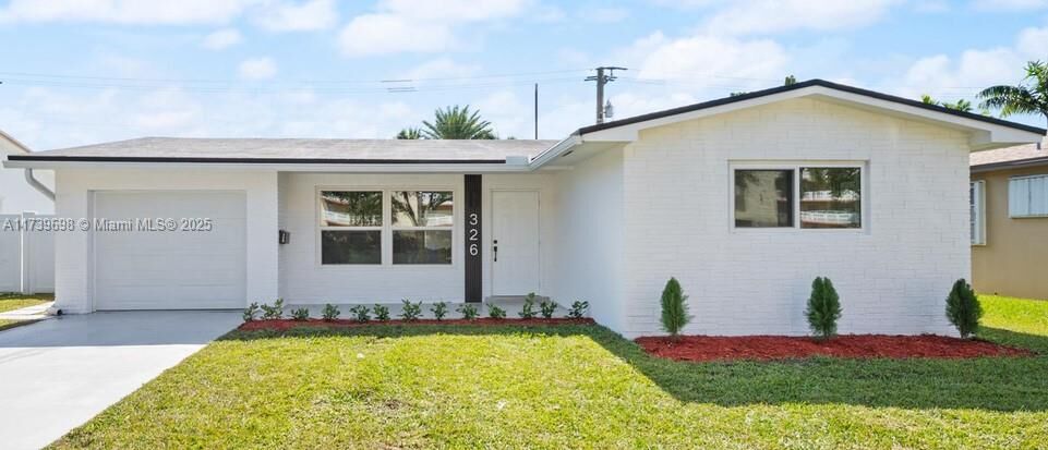 Property Photo:  326 SE 3rd St  FL 33004 