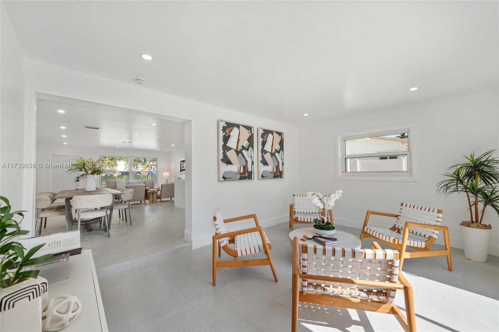 Property Photo: 326 SE 3rd St FL 33004