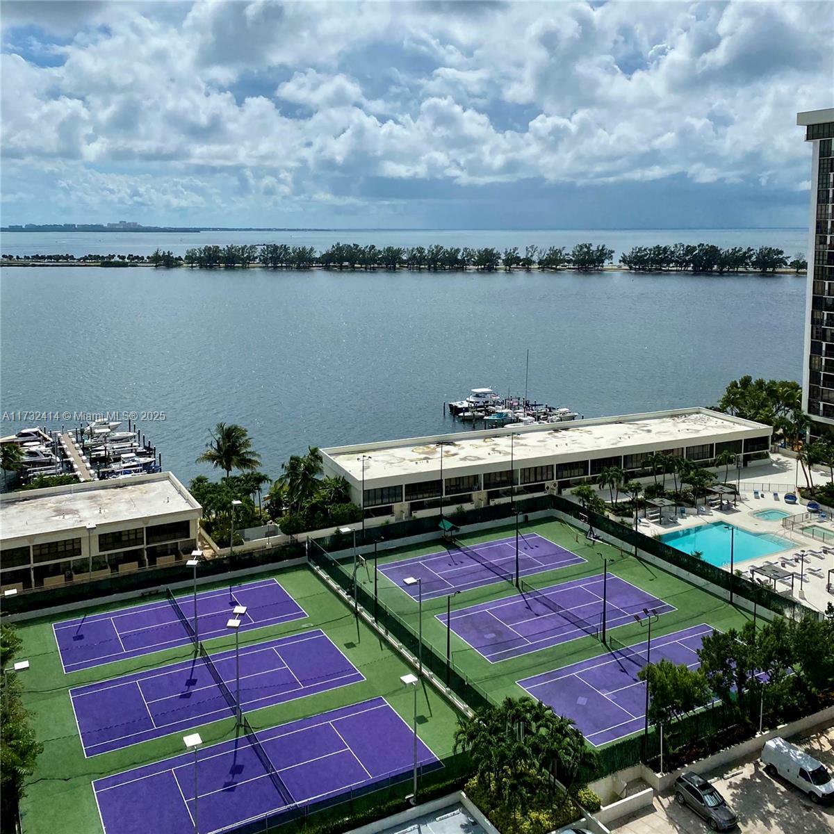 Property Photo:  1901 Brickell Ave B1705  FL 33129 