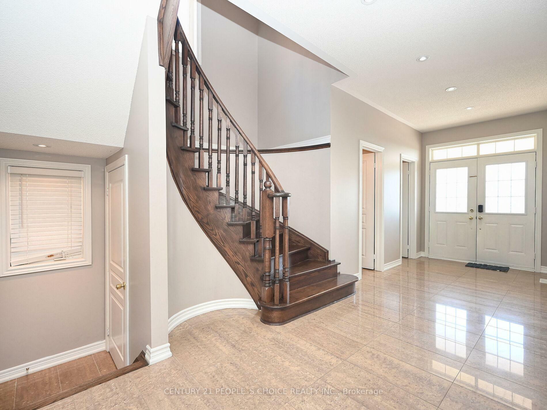 Property Photo: 44 Gardenbrooke Trail ON L6P 3J3