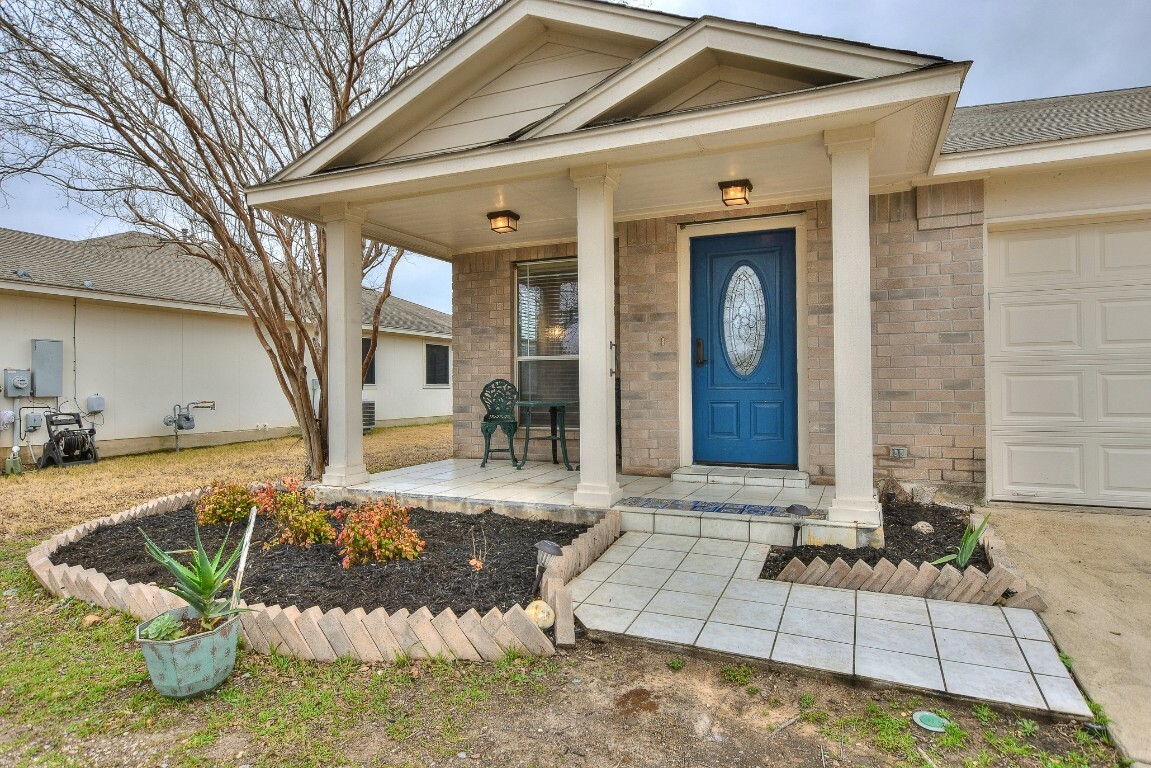 Property Photo: 2718 Summerwalk Place TX 78665