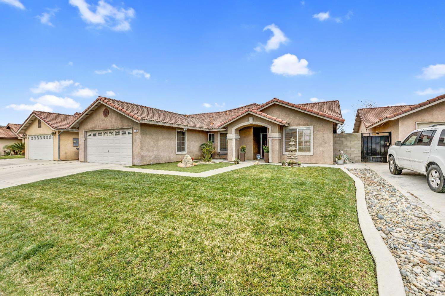 Property Photo: 2225 Bellagio Street CA 93215