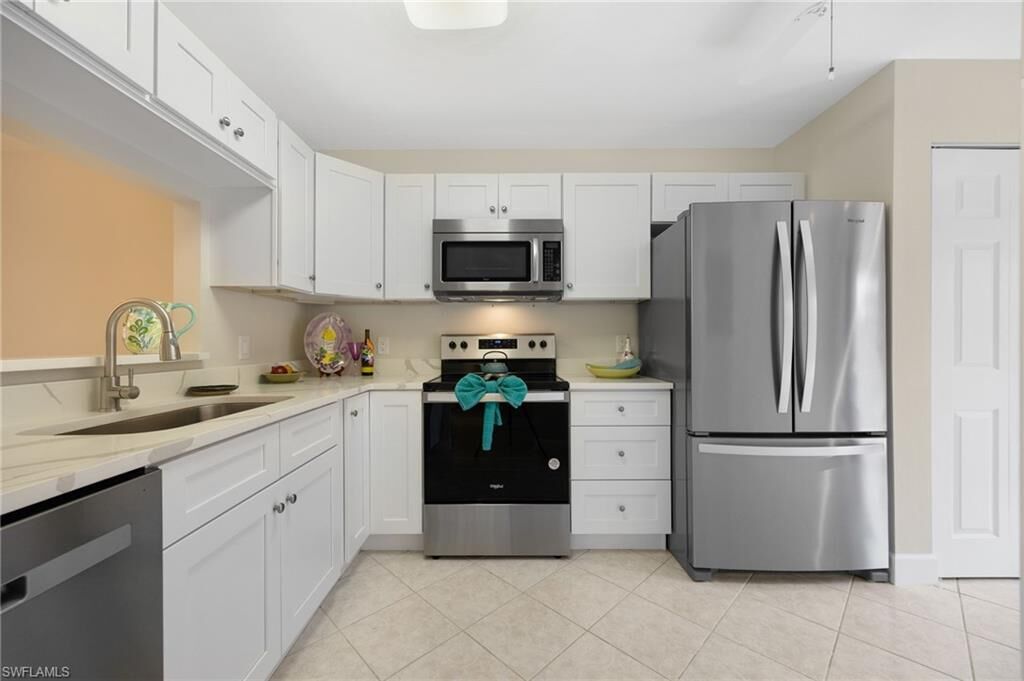 Property Photo: 15464 Admiralty Cir 6 FL 33917