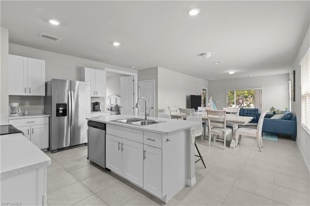 Property Photo:  4320 Little Hickory Rd  FL 34134 