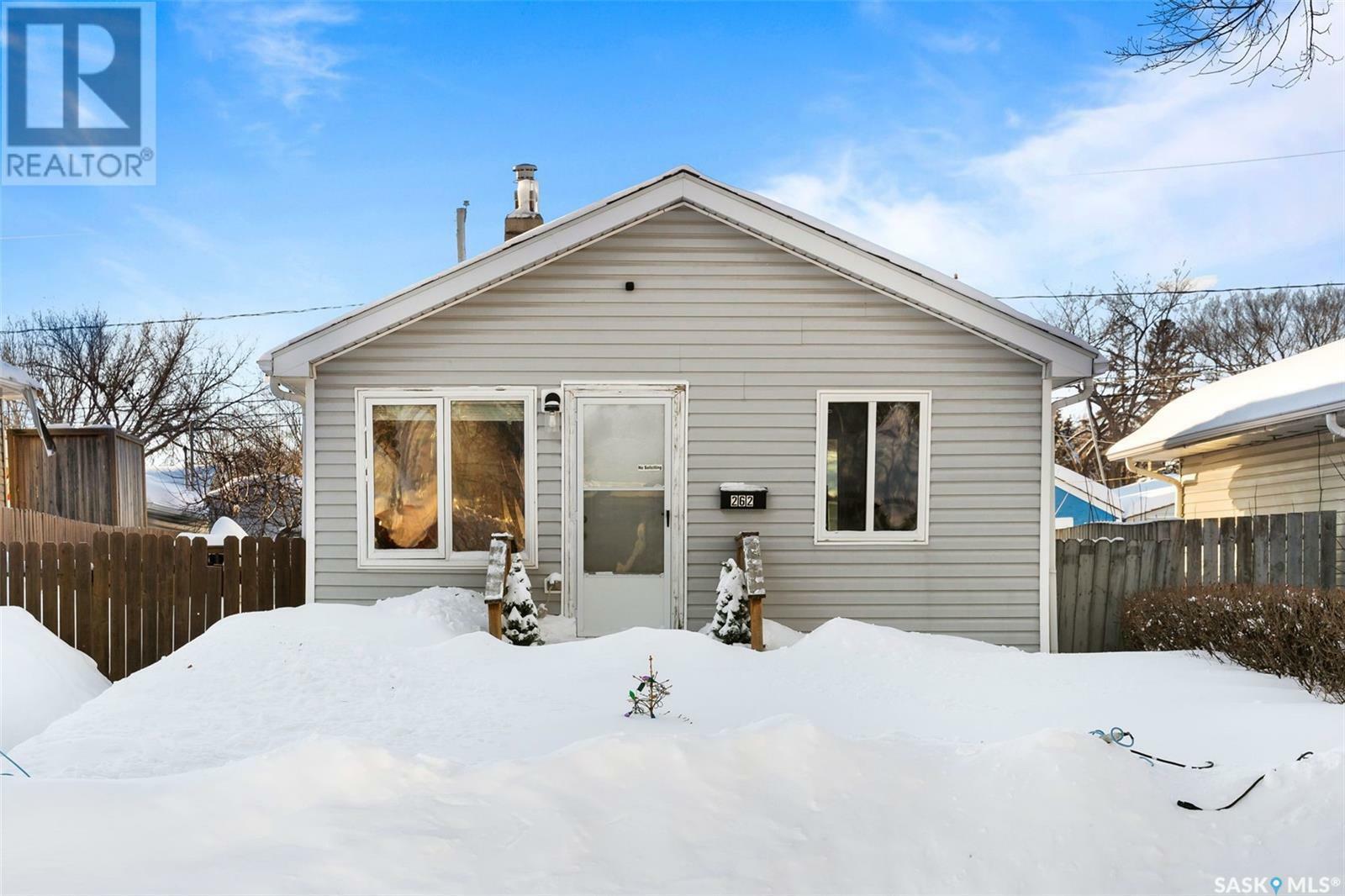 Property Photo:  262 Cornwall Street  SK S4R 2G4 