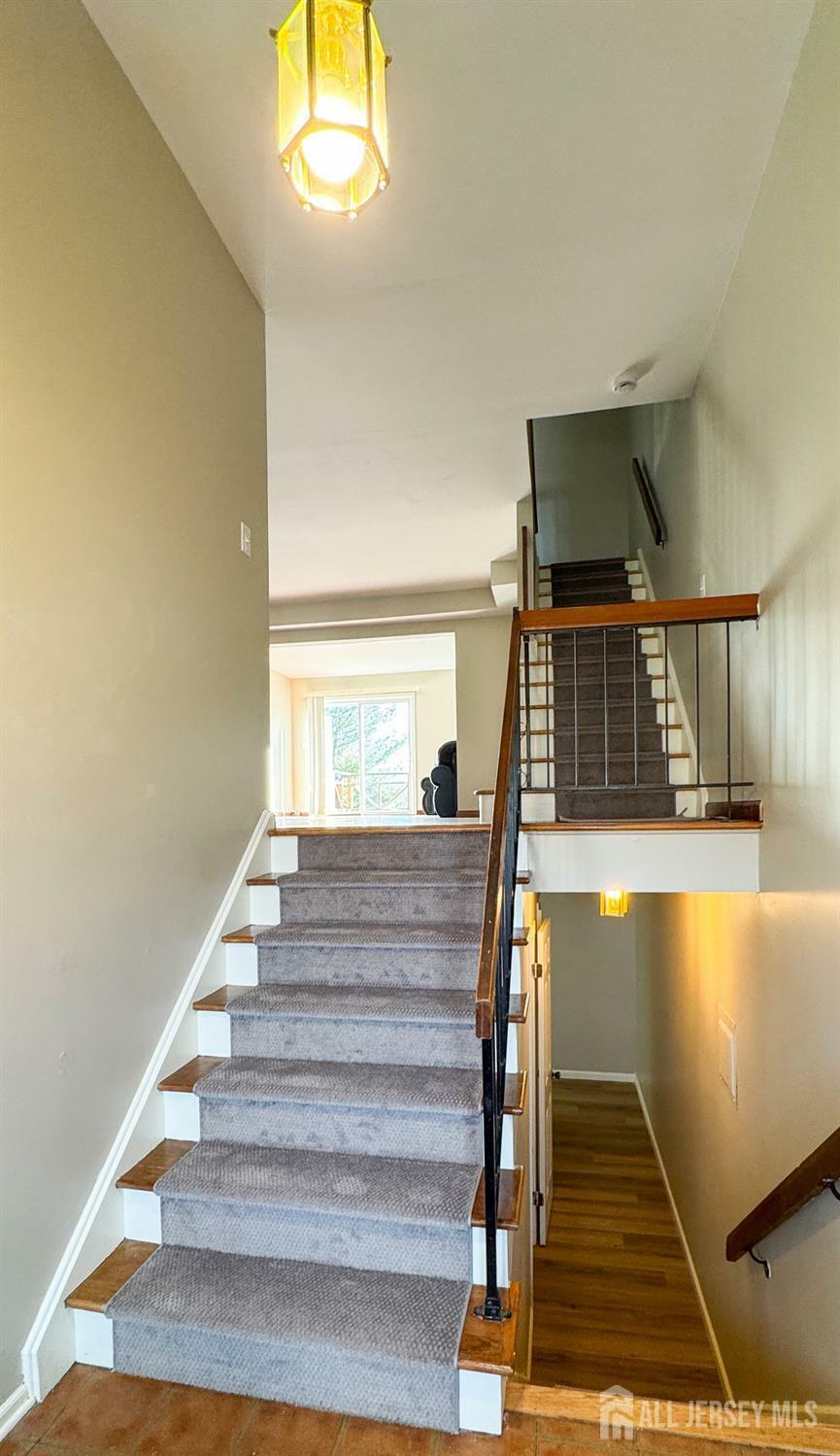 Property Photo:  5 Hyde Avenue  NJ 08830 