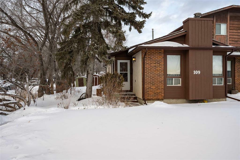 Property Photo:  109 Grandmont Boulevard  MB R3V 1M8 