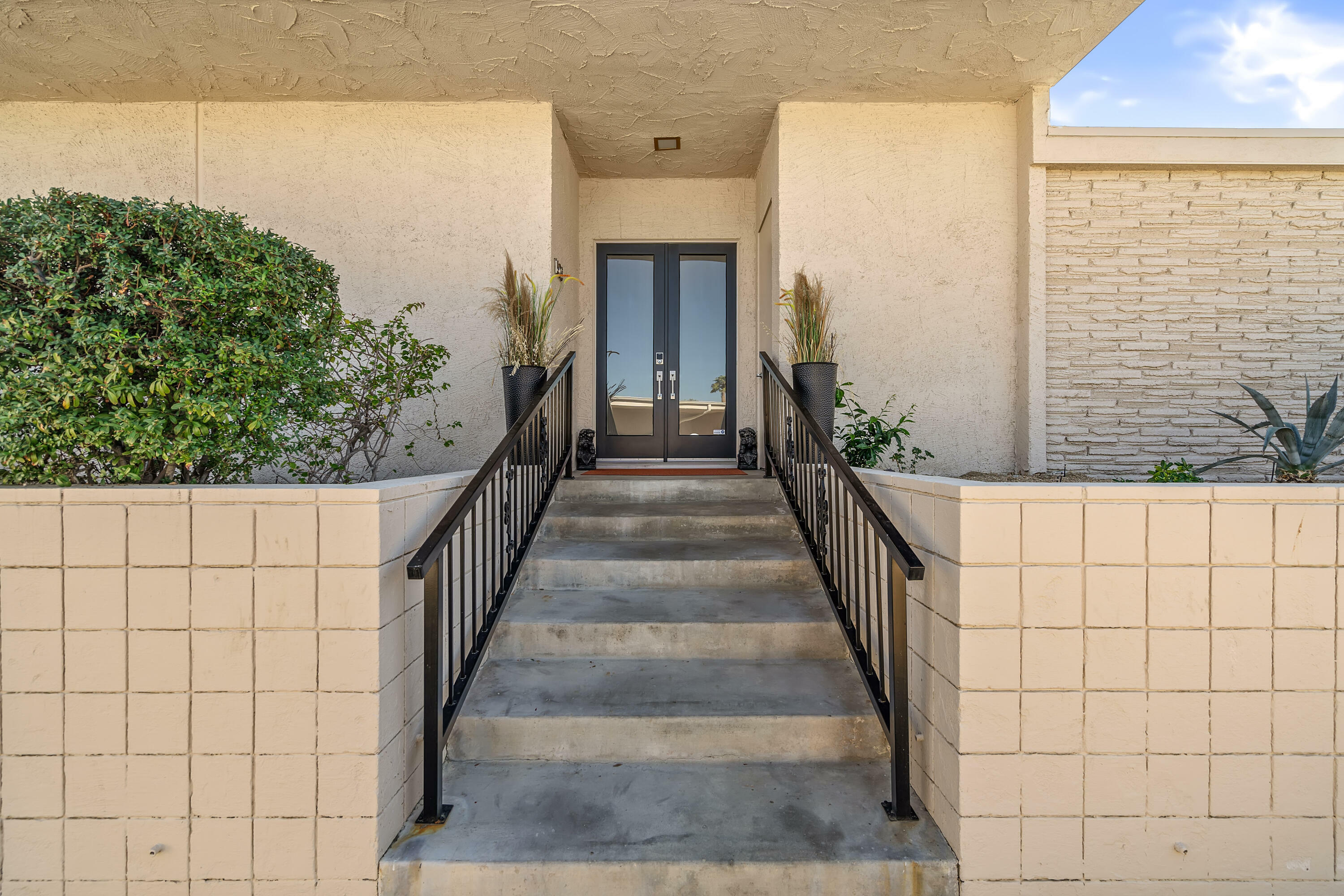 Property Photo:  72301 El Paseo 1608  CA 92260 