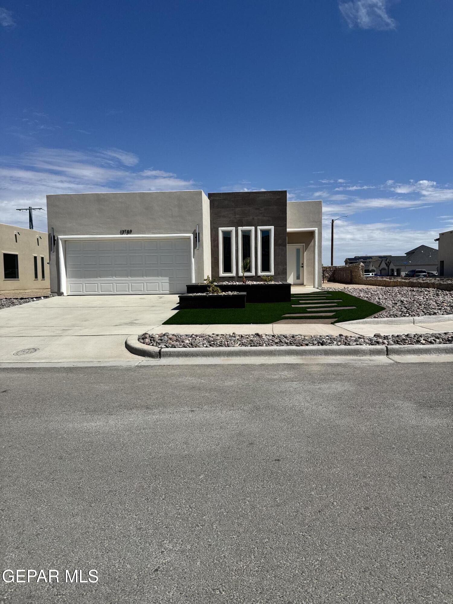 Property Photo: 909 Raegil Street TX 79928