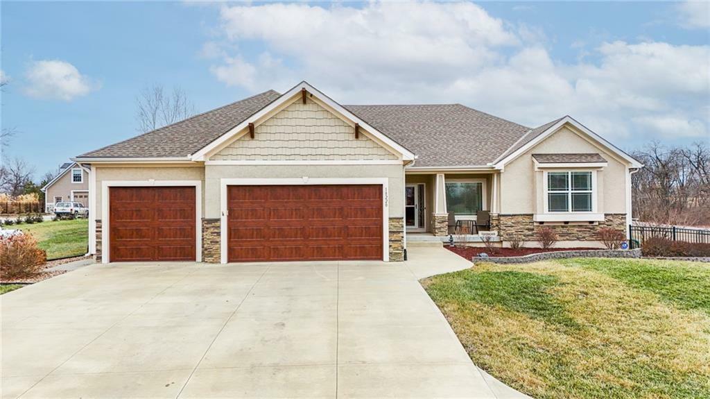 Property Photo:  18220 Prairie View Drive  KS 66086 