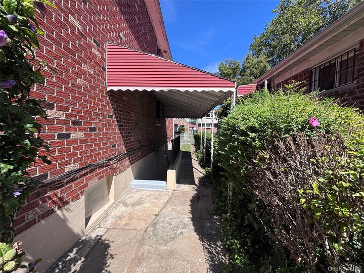 Property Photo:  179-12 145 Avenue  NY 11413 