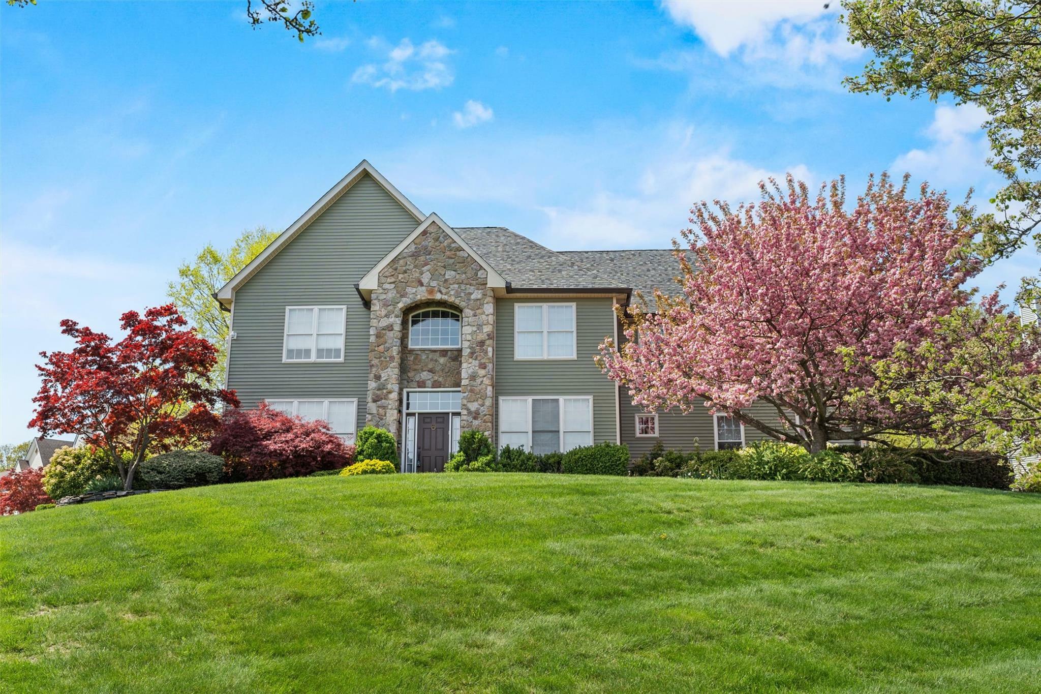 21 Castleton Drive  Woodbury NY 10930 photo