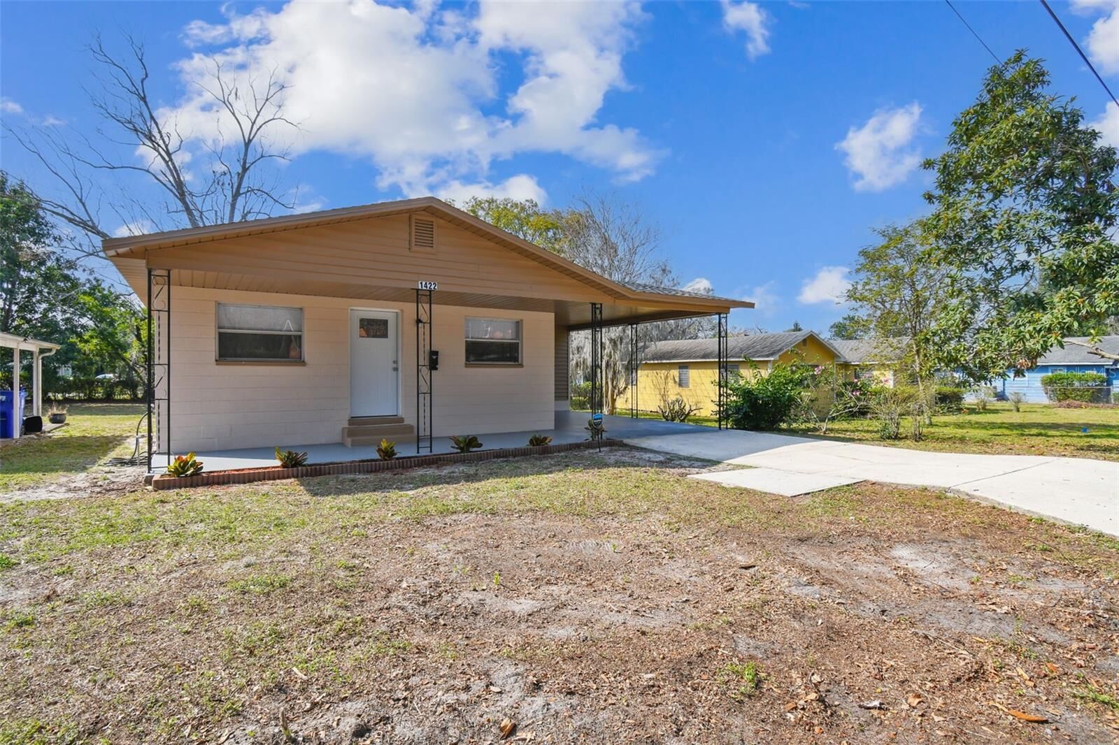 Property Photo: 1422 Connestee Road FL 33805