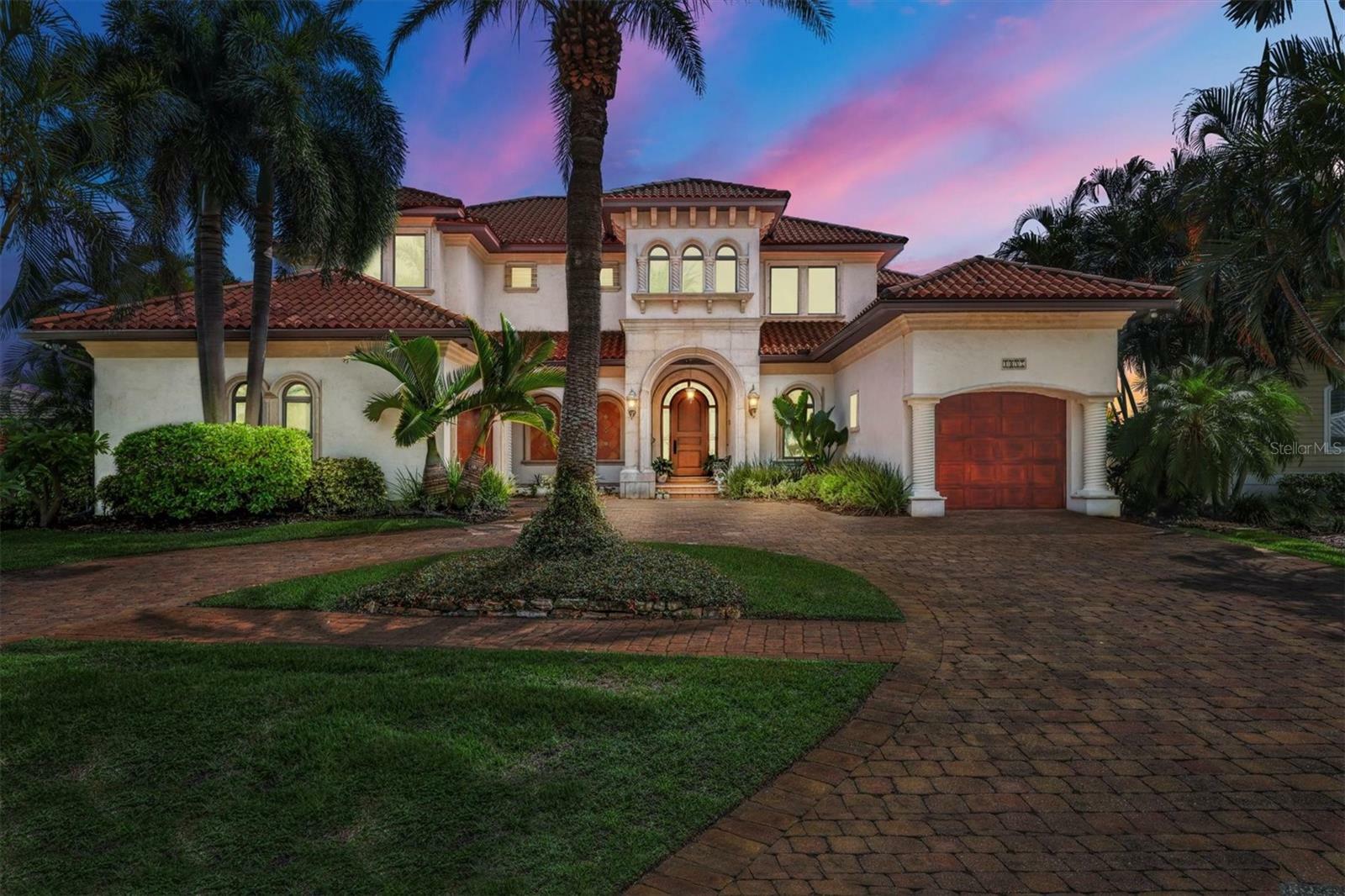 Property Photo: 1097 Eden Isle Drive NE FL 33704