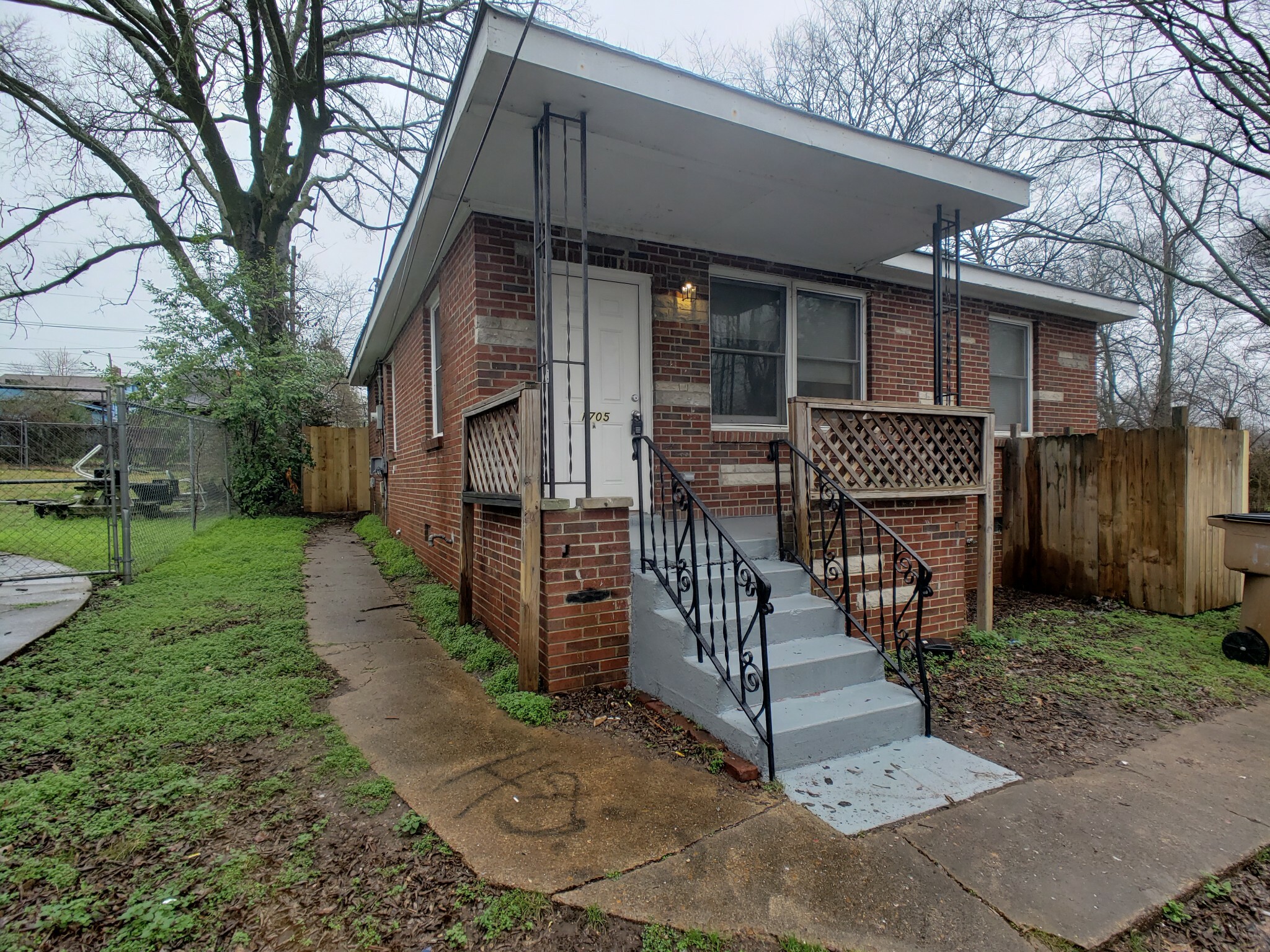 Property Photo: 1705B 17th Ave N TN 37208