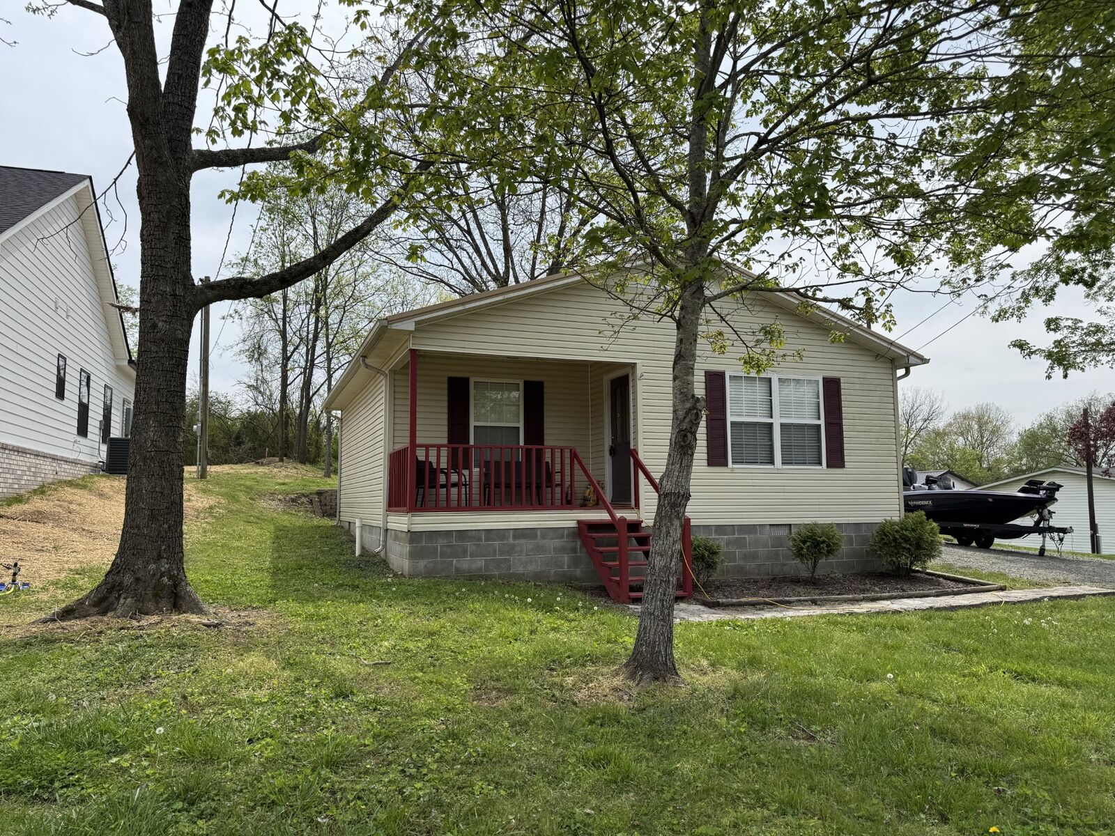 Property Photo: 110 Fairfield Rd E TN 37183