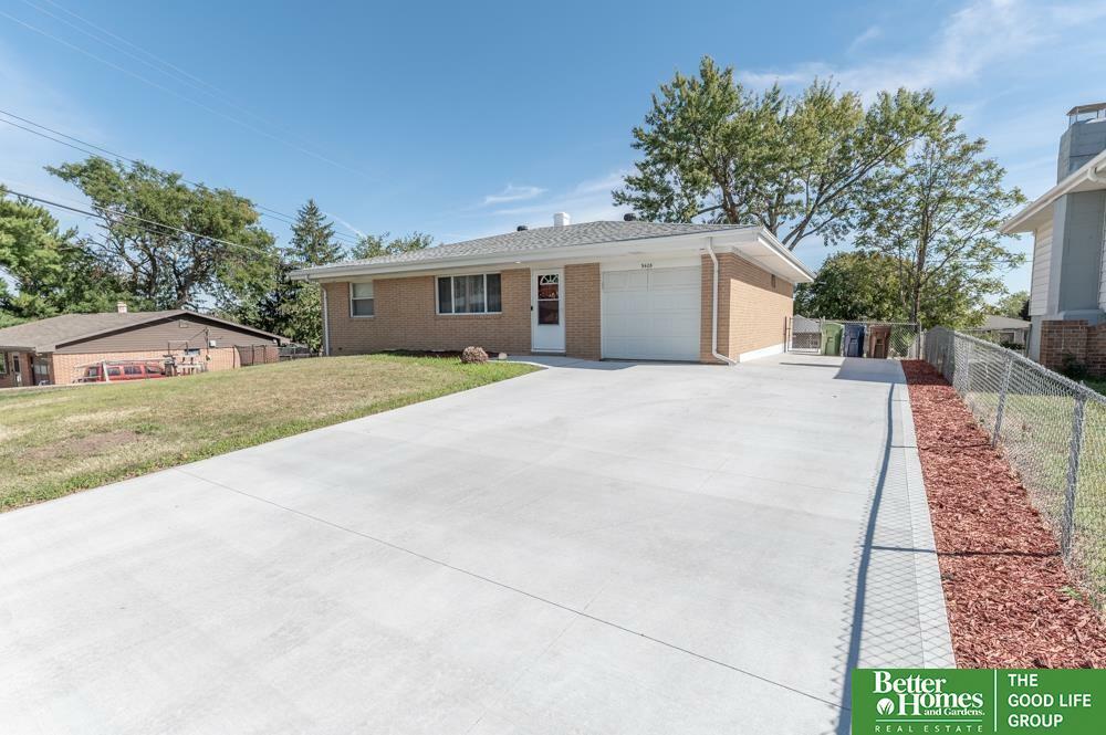 9405 Briarwood Lane  Bellevue NE 68147 photo