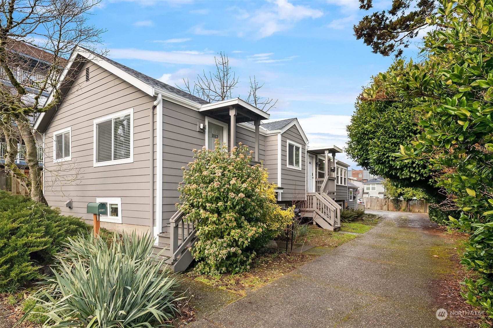 Property Photo:  1012 NE 91st Street  WA 98115 