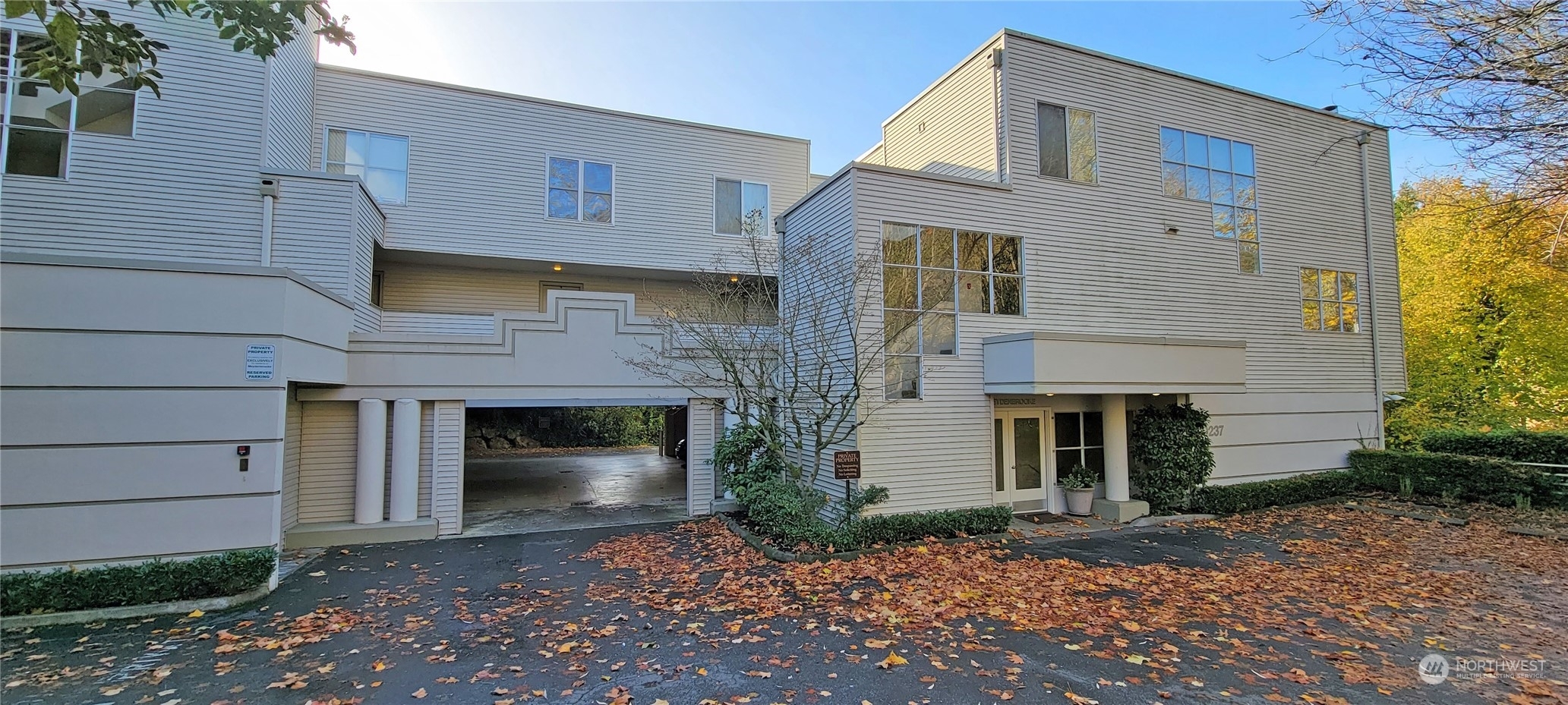 Property Photo:  10237 SE 3rd Street 4  WA 98004 