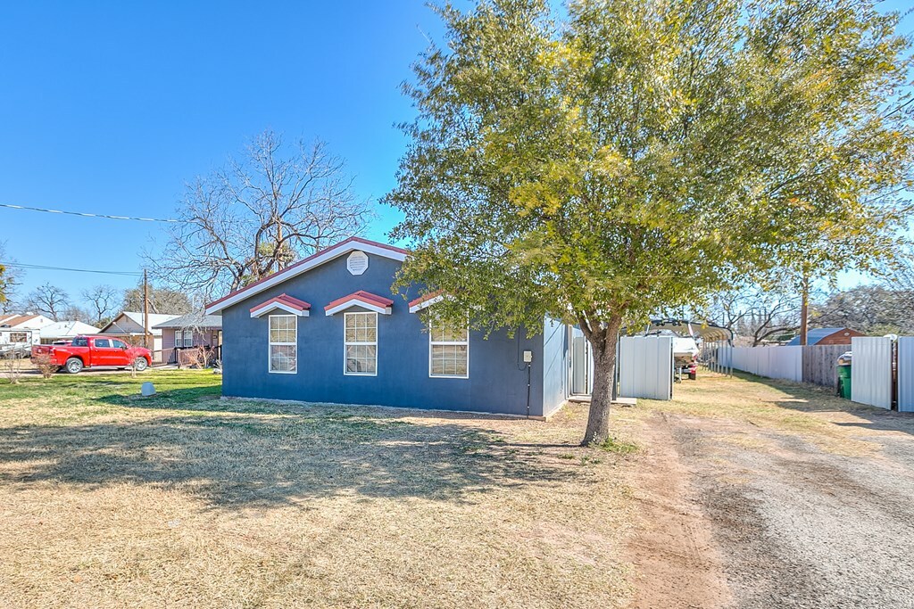 Property Photo:  6666 Knickerbocker Rd  TX 76904 