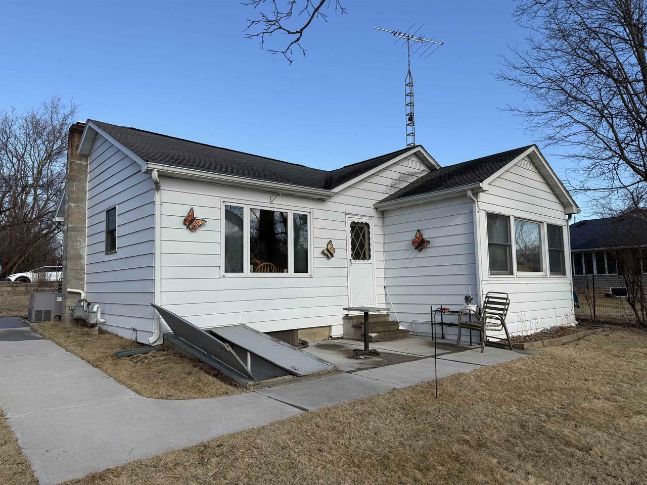 Property Photo:  426 Richardson Springs Road  WI 53534 