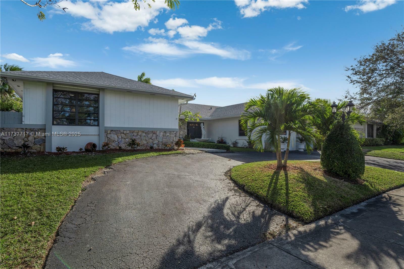 Property Photo:  11724 SW 95th St  FL 33186 