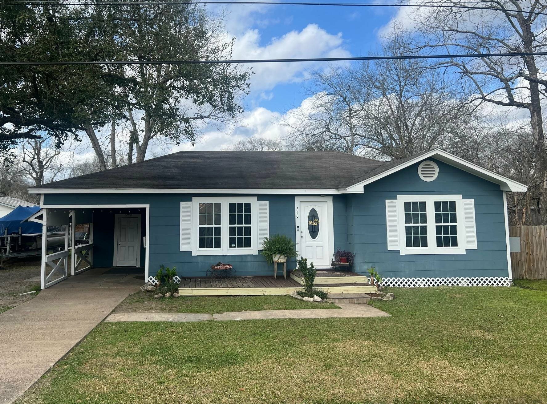 Property Photo:  250 W Herring  TX 77659 