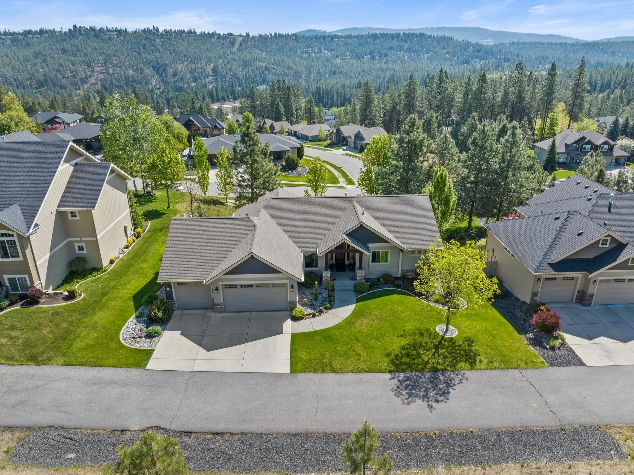 Property Photo: 5920 S Summerwood St WA 99224