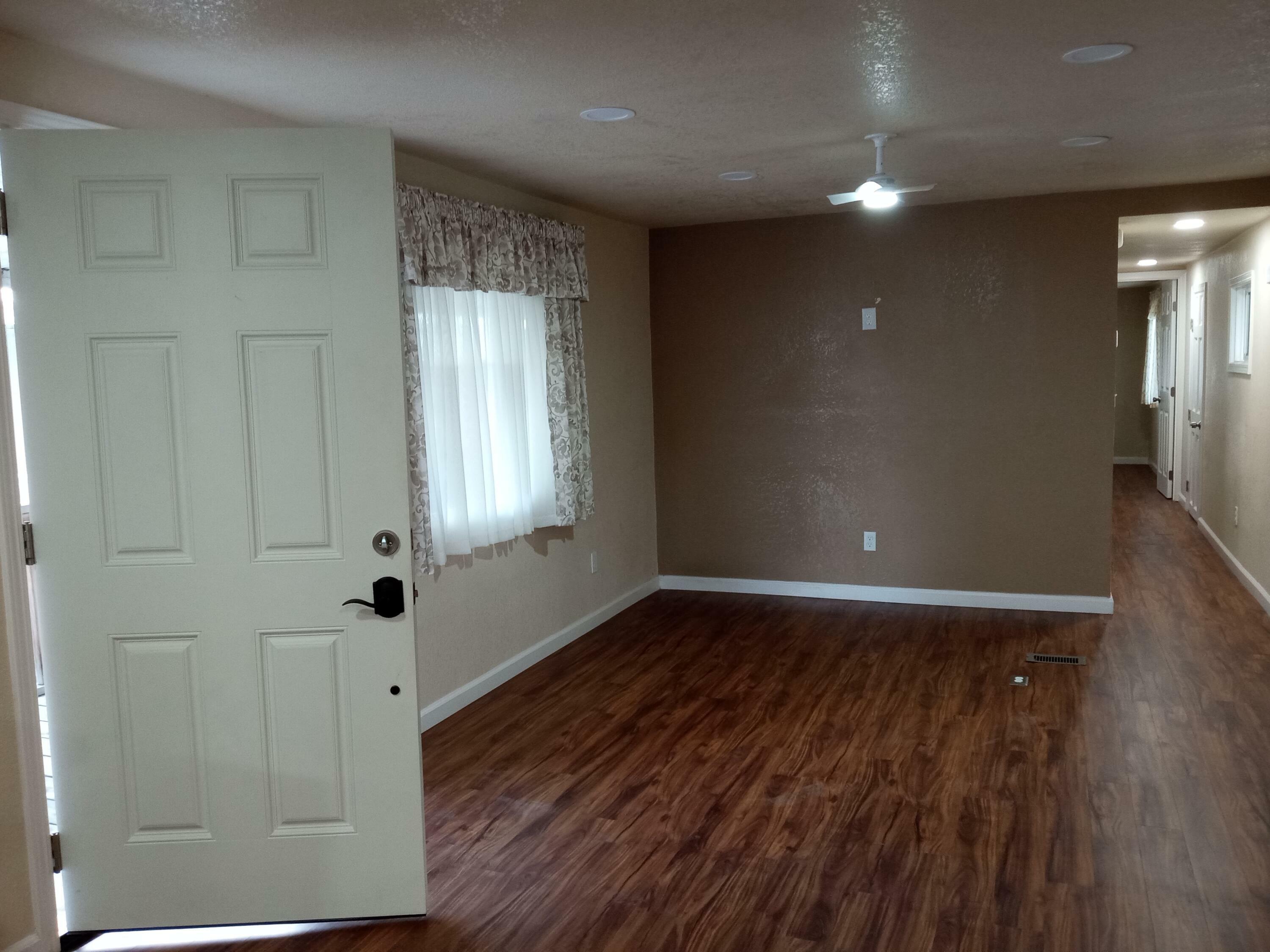 Property Photo:  820 S Chinowith Street 76  CA 93277 