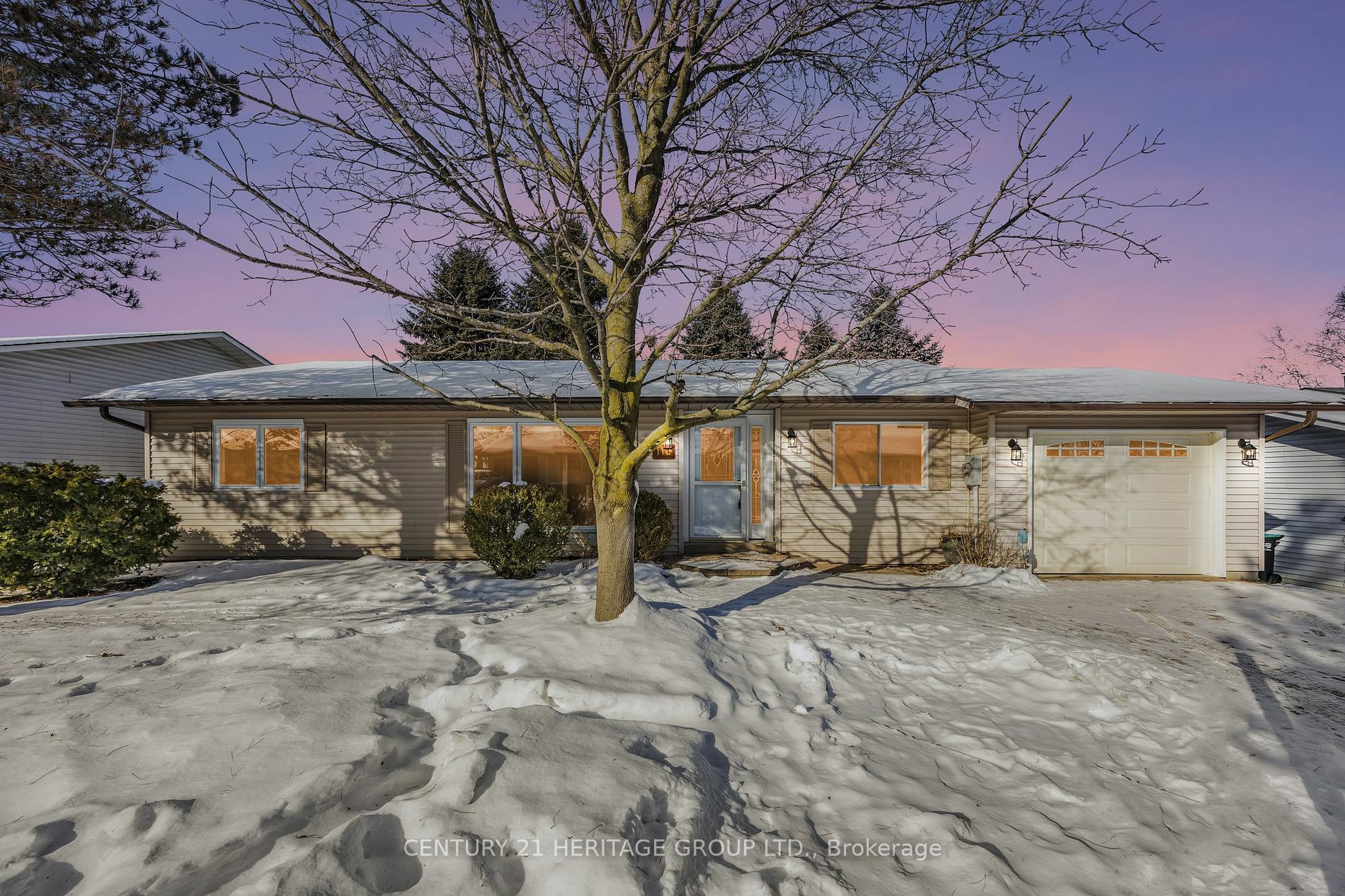 Property Photo:  116 Tecumseth Pines Dr  ON L0G 1W0 