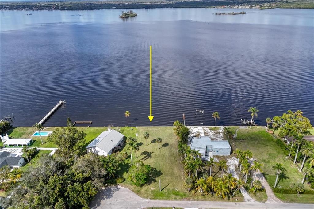 Property Photo: 4385 E Riverside Dr FL 33905