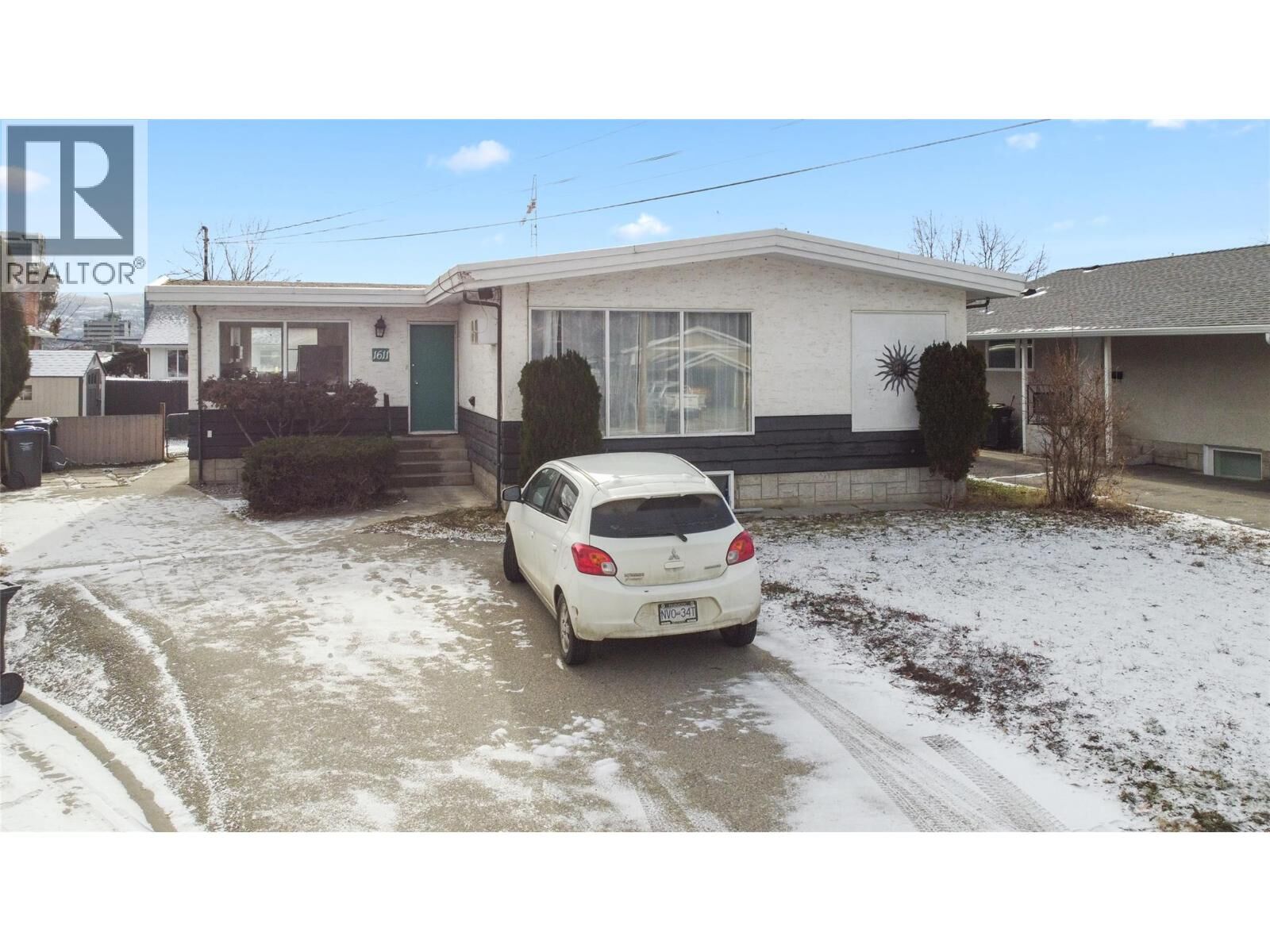Property Photo: 1611 Elm Street East BC V1Y 3X1