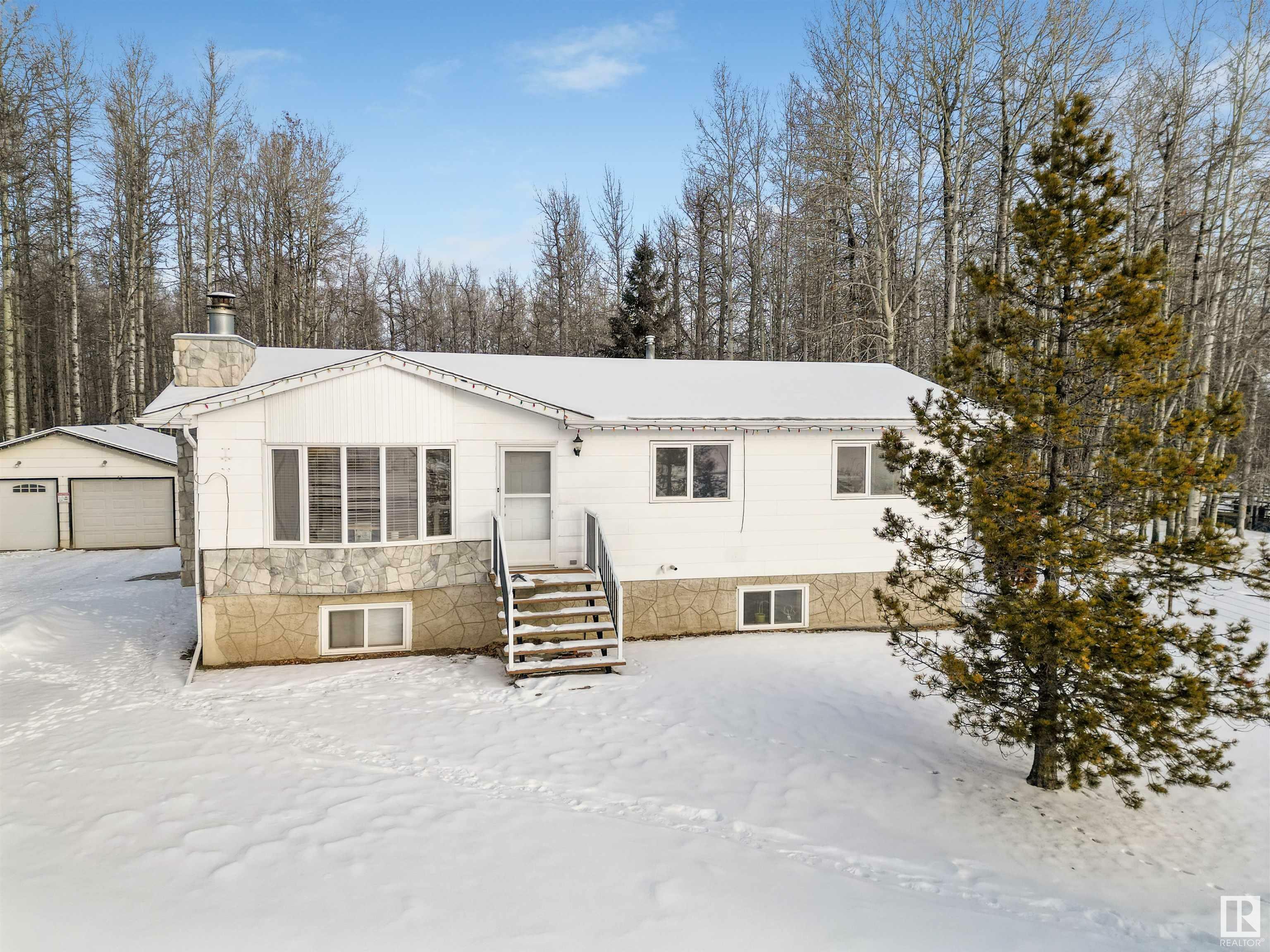 Property Photo:  48311 Rge Road 83  AB T0E 1Z0 