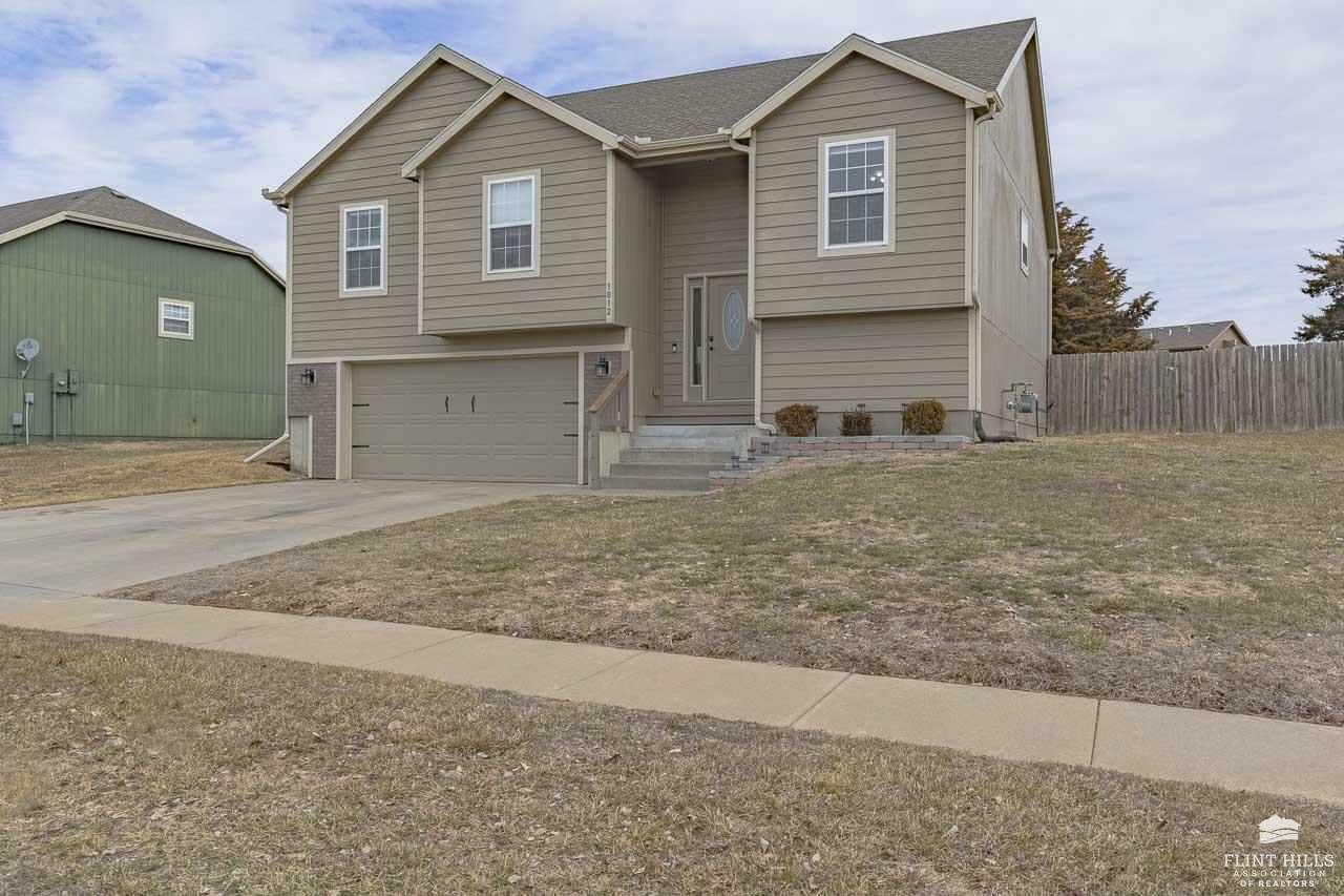 Property Photo:  1812 Katie Rose Trail  KS 66441 