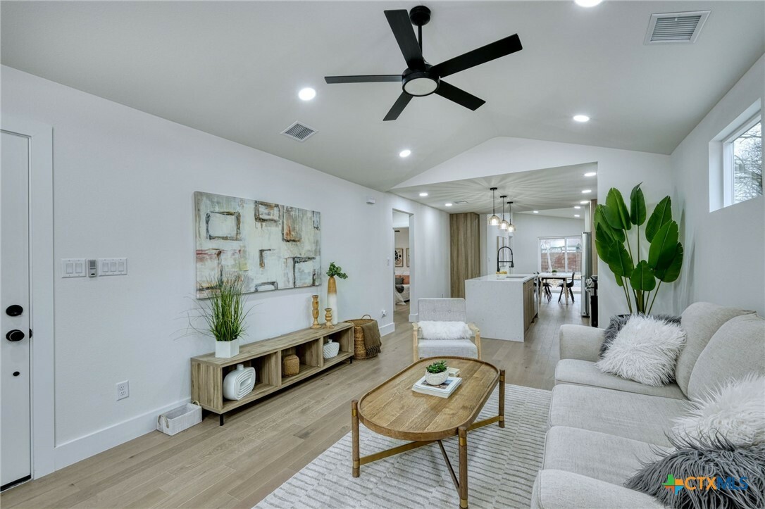 Property Photo: 908 E 51st Street TX 78751