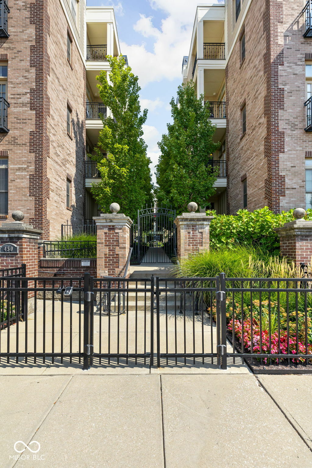Property Photo: 450 E Ohio Street Apt 118 IN 46204