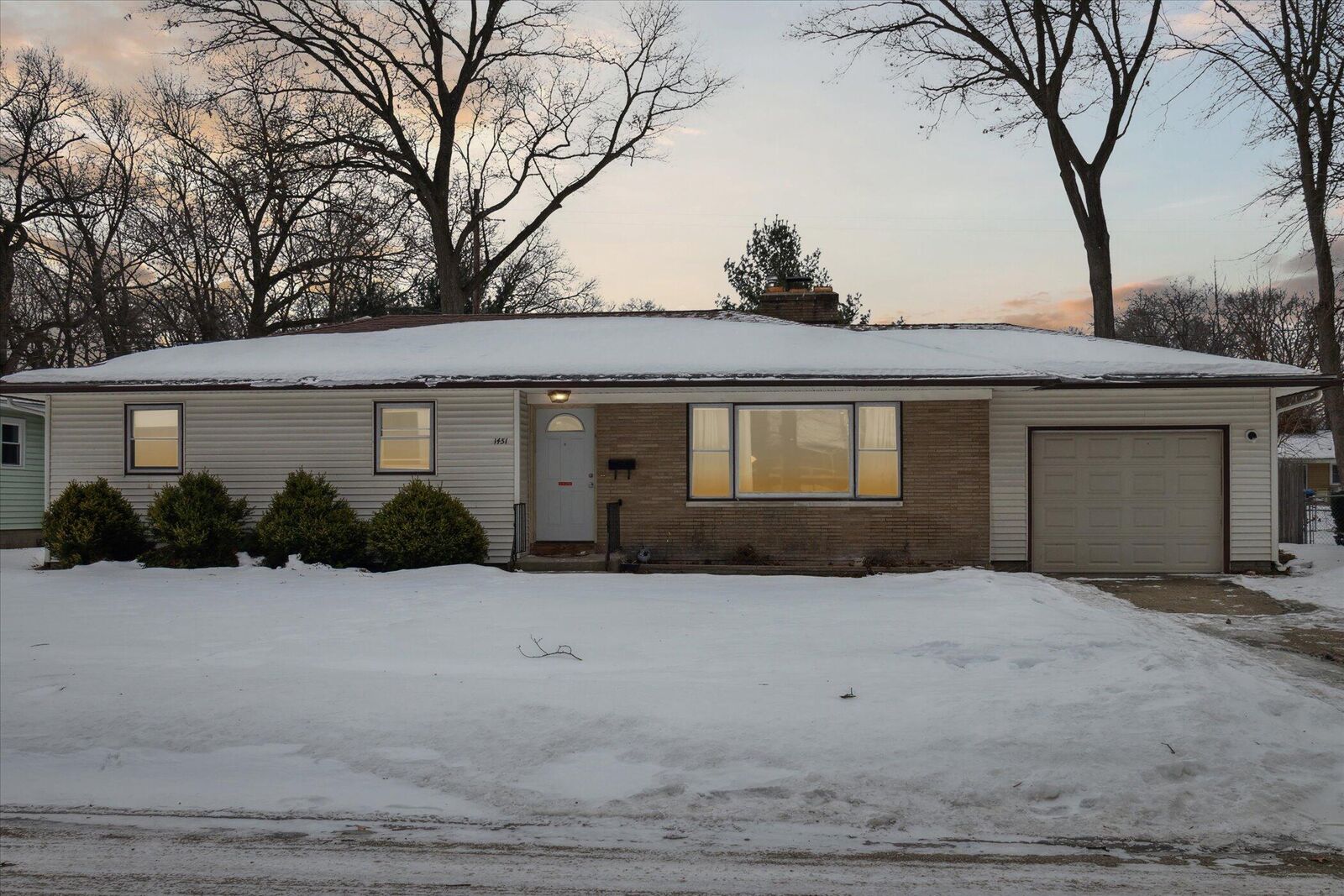 Property Photo:  1451 Calvin Avenue  MI 49442 