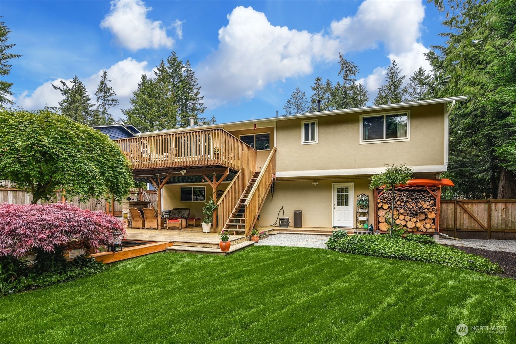 Property Photo:  709  216th Avenue NE  WA 98074 