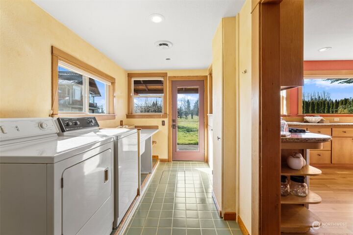 Property Photo:  3728  Washington St  WA 98232 