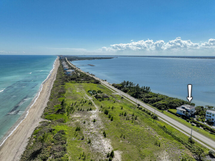 Property Photo: 7683 Pelican Pointe Drive FL 34957