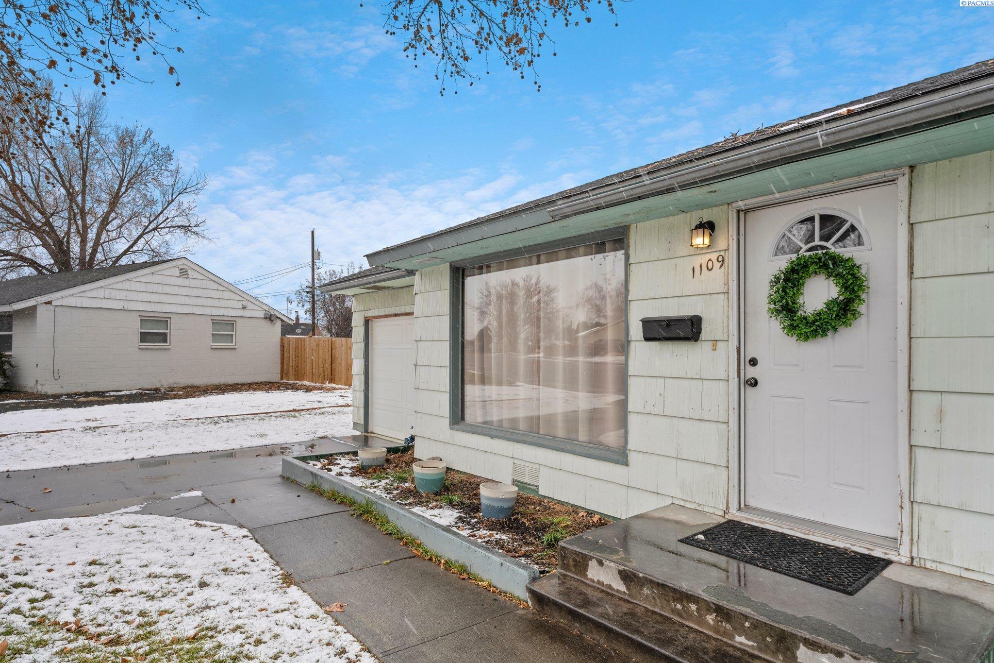 Property Photo:  1109 S Benton St.  WA 99336 