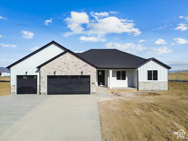 Property Photo: 475 E Sabra Way 103 UT 84642